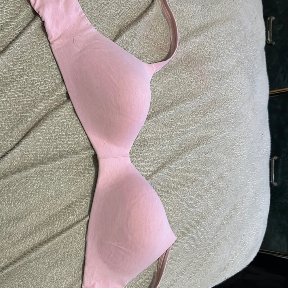 36B bra never worn just tried on tags off